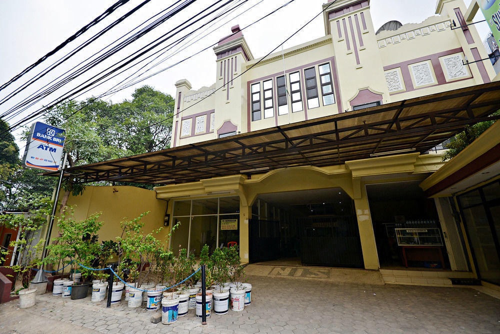 Zen Rooms Kuningan Syariah Jakarta Exterior photo