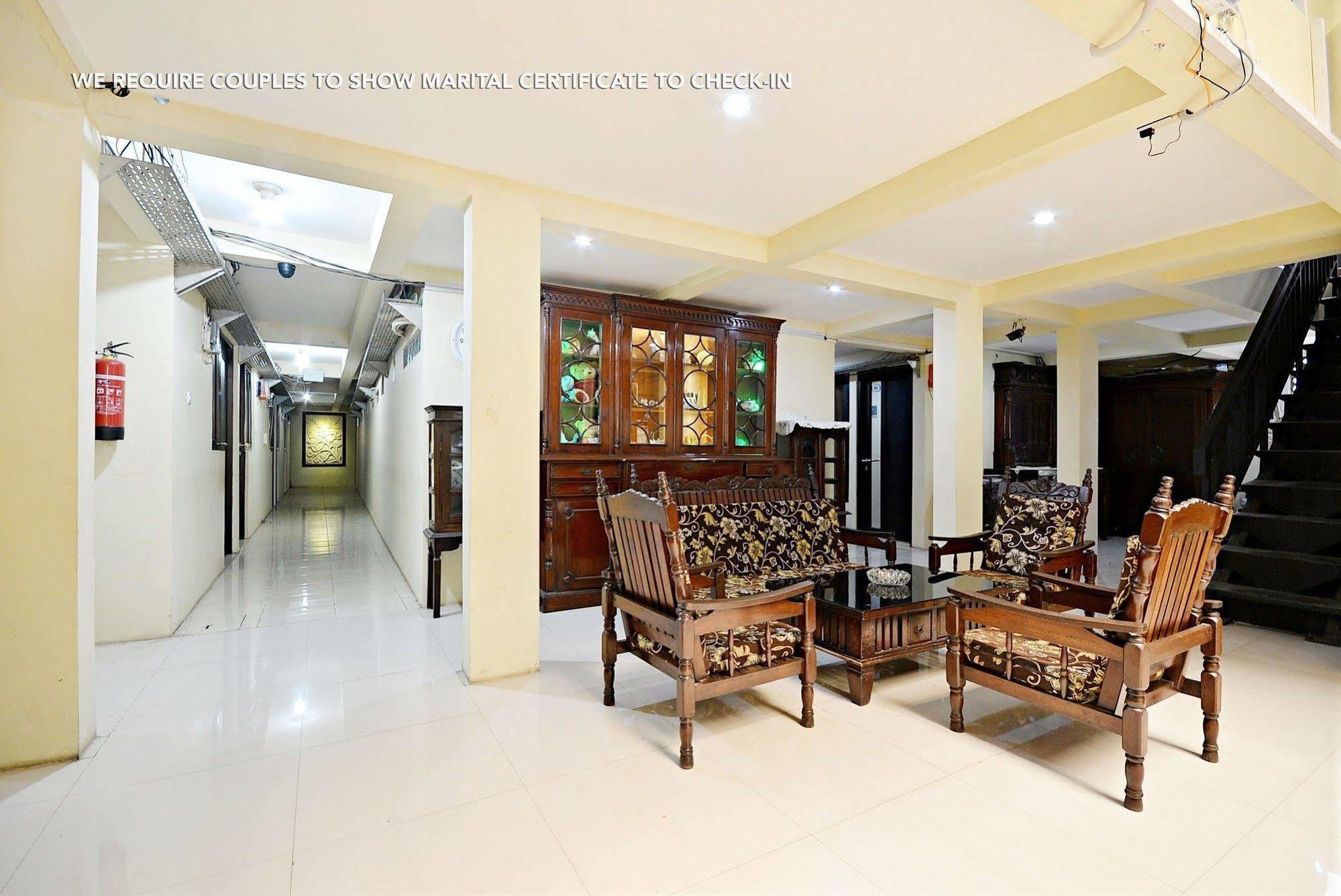 Zen Rooms Kuningan Syariah Jakarta Exterior photo