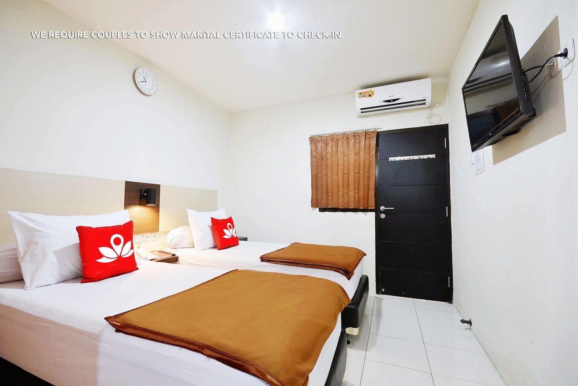 Zen Rooms Kuningan Syariah Jakarta Exterior photo