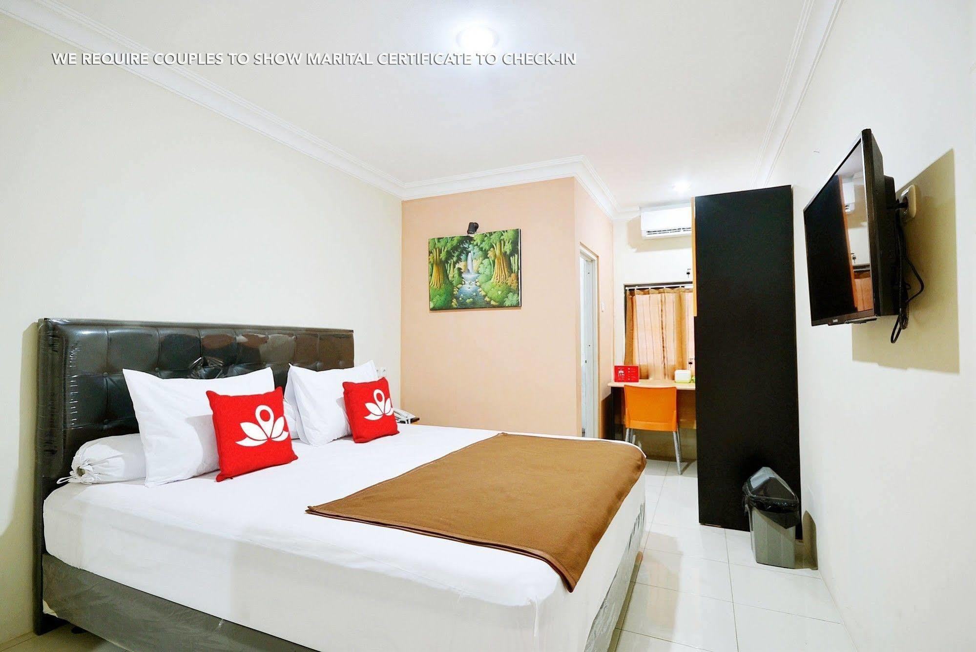 Zen Rooms Kuningan Syariah Jakarta Exterior photo