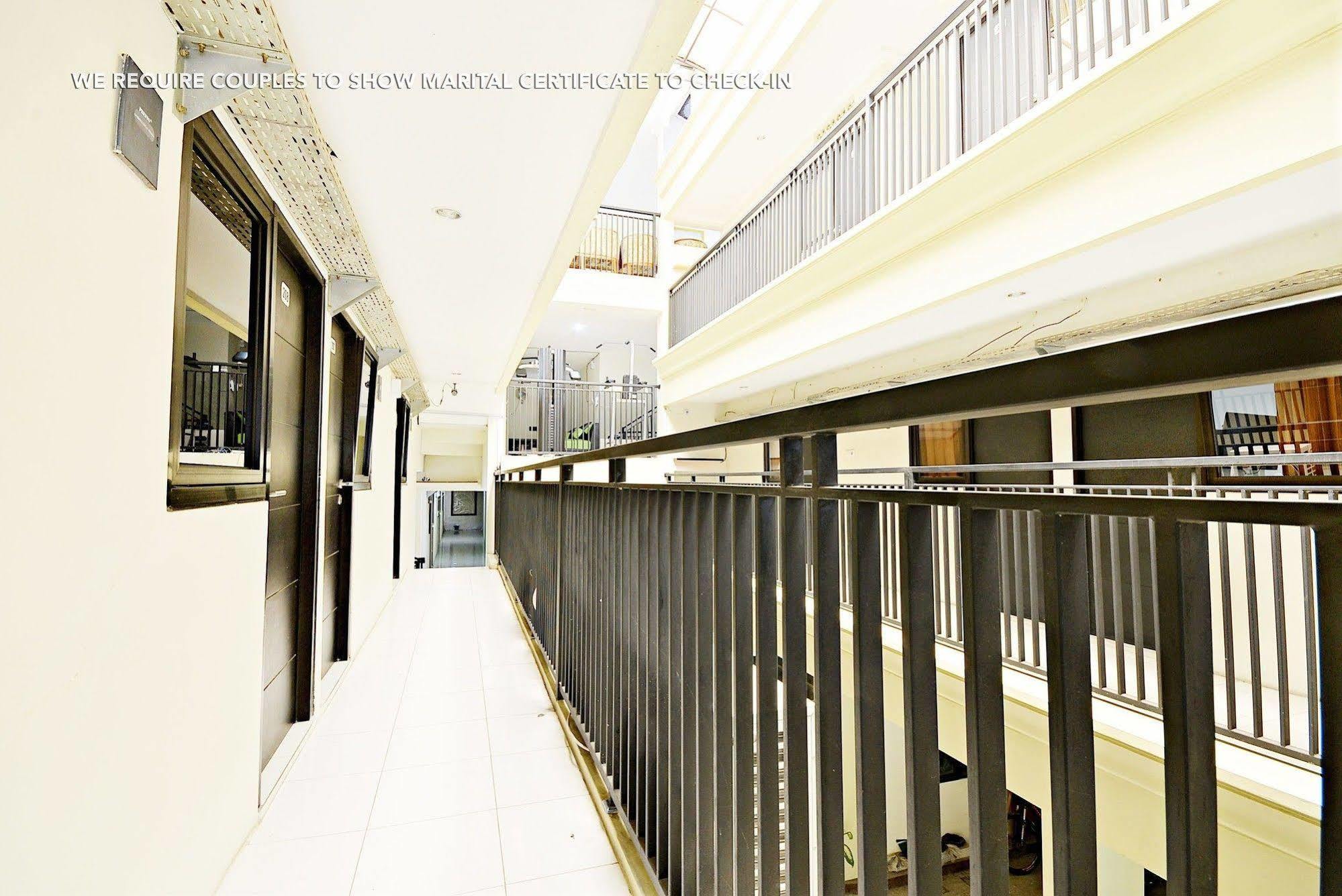 Zen Rooms Kuningan Syariah Jakarta Exterior photo